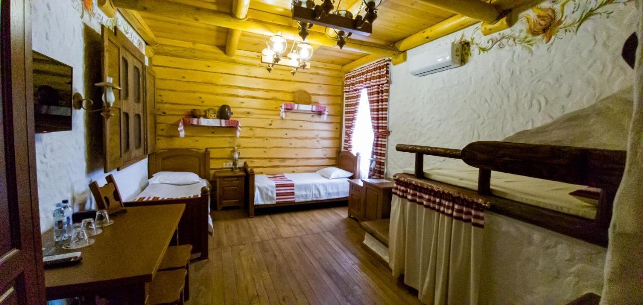 Pidkova Hotel Rivne Exterior photo