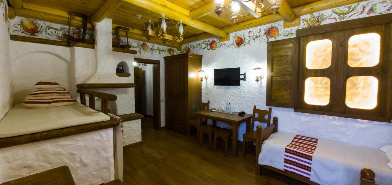 Pidkova Hotel Rivne Exterior photo