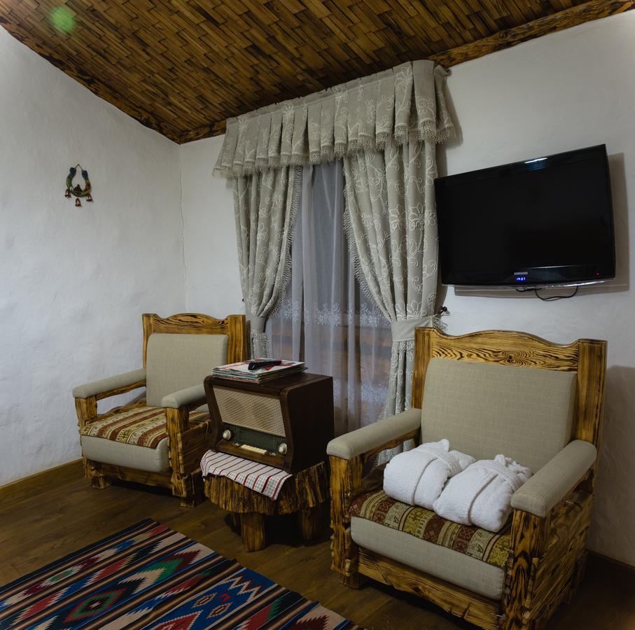 Pidkova Hotel Rivne Exterior photo