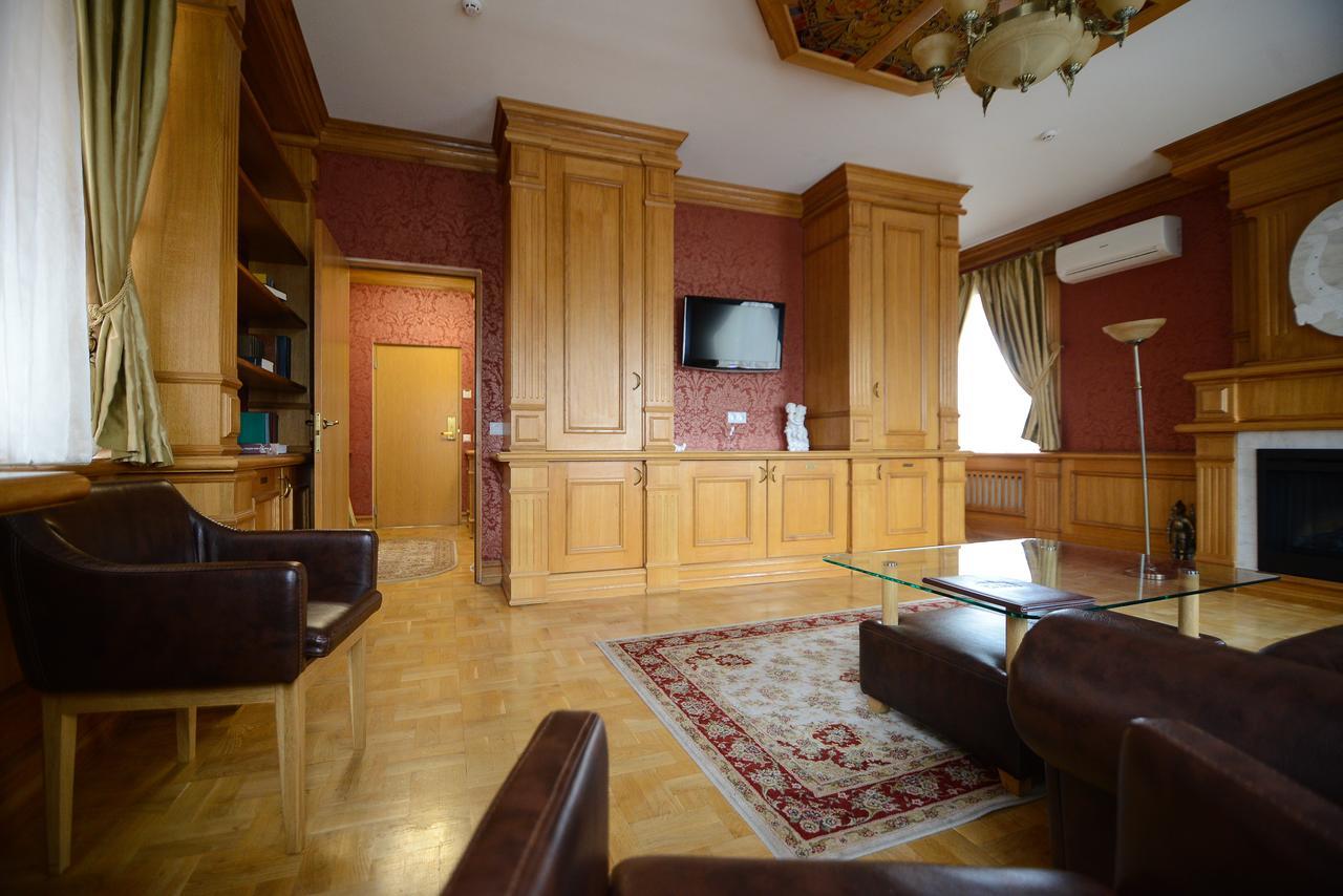 Pidkova Hotel Rivne Exterior photo